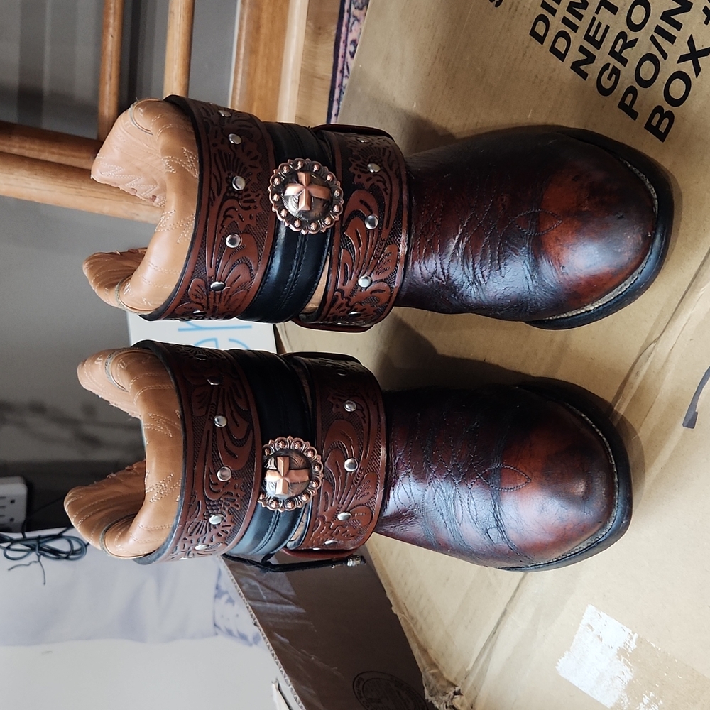 - One of a kind cool vintage repurposed boots. From Colorado, size 9.5/10 …